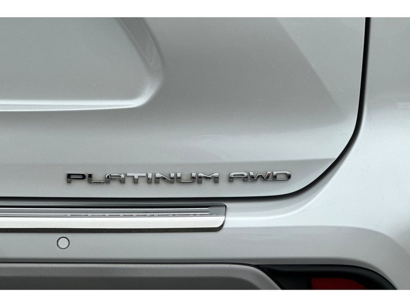 Toyota Highlander Vehicle Full-screen Gallery Image 35
