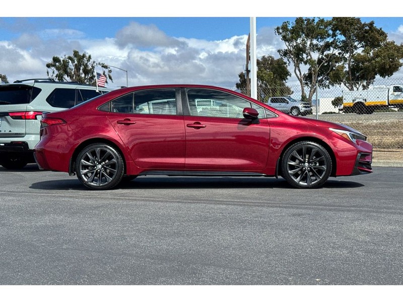 Toyota Corolla Vehicle Full-screen Gallery Image 03