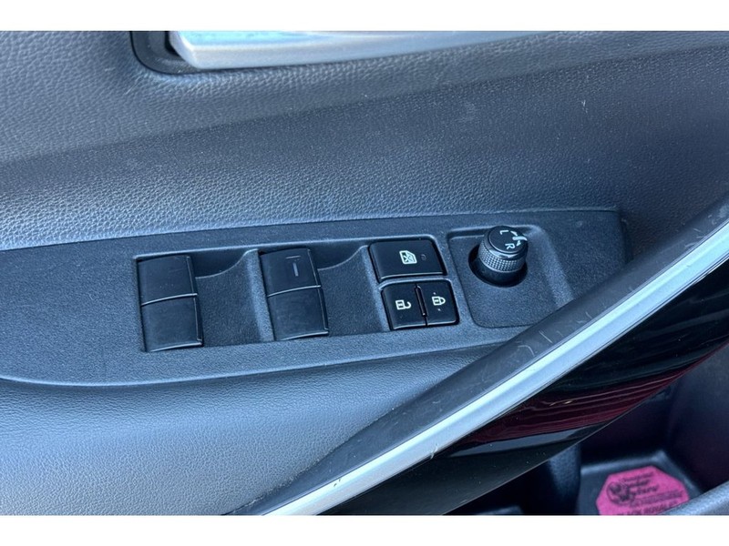 Toyota Corolla Vehicle Full-screen Gallery Image 12