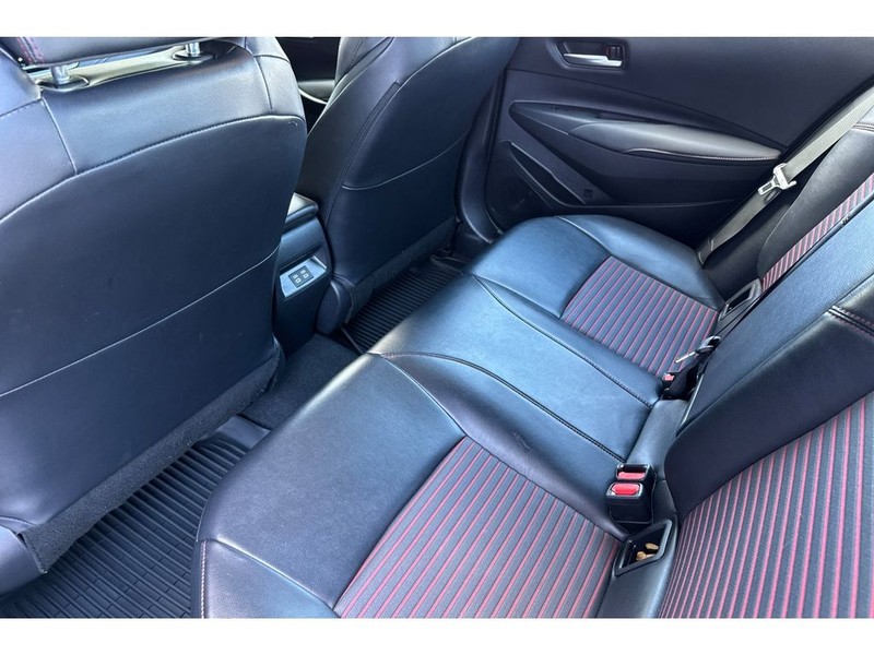 Toyota Corolla Vehicle Full-screen Gallery Image 13