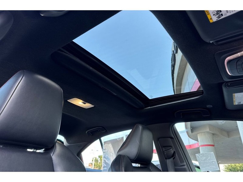 Toyota Corolla Vehicle Full-screen Gallery Image 17