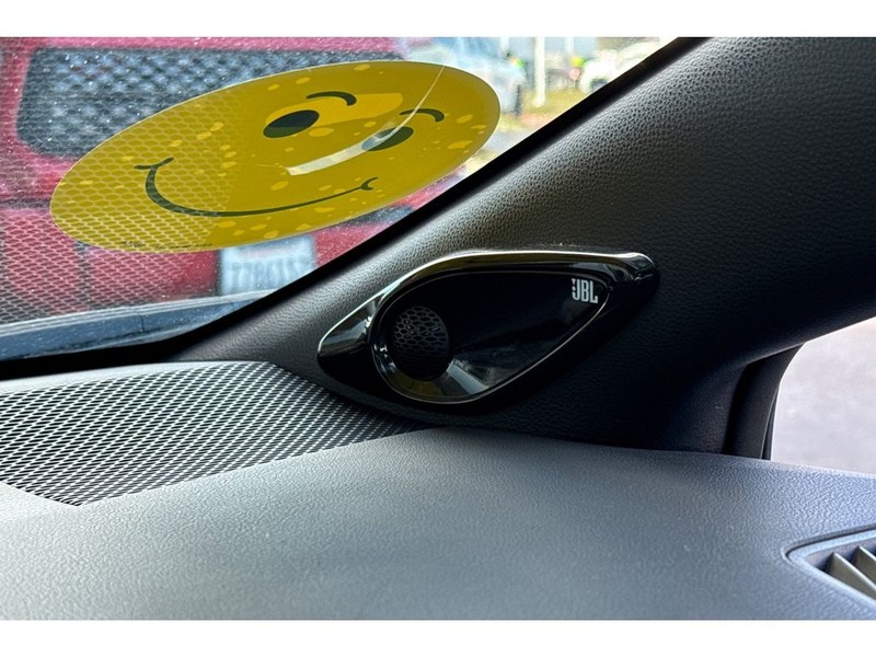 Toyota Corolla Vehicle Full-screen Gallery Image 19