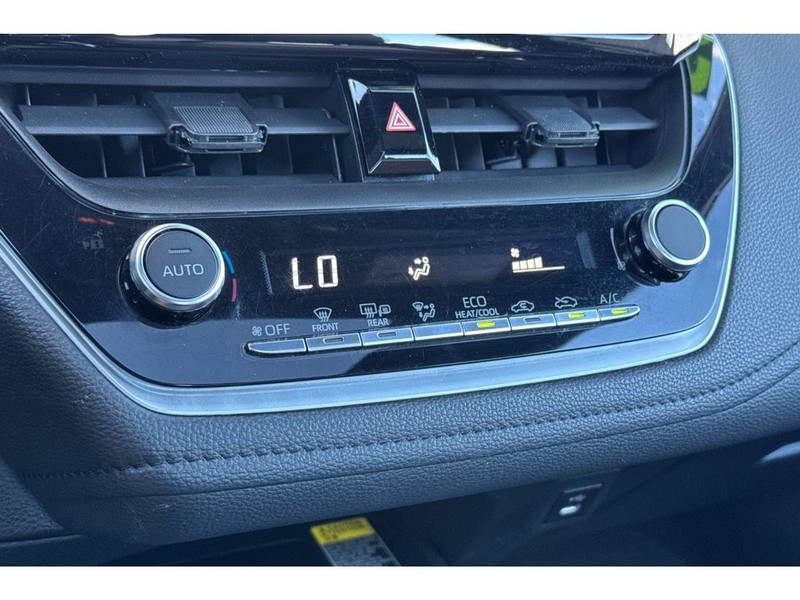 Toyota Corolla Vehicle Full-screen Gallery Image 22