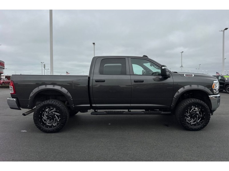 Ram 2500 Vehicle Full-screen Gallery Image 03