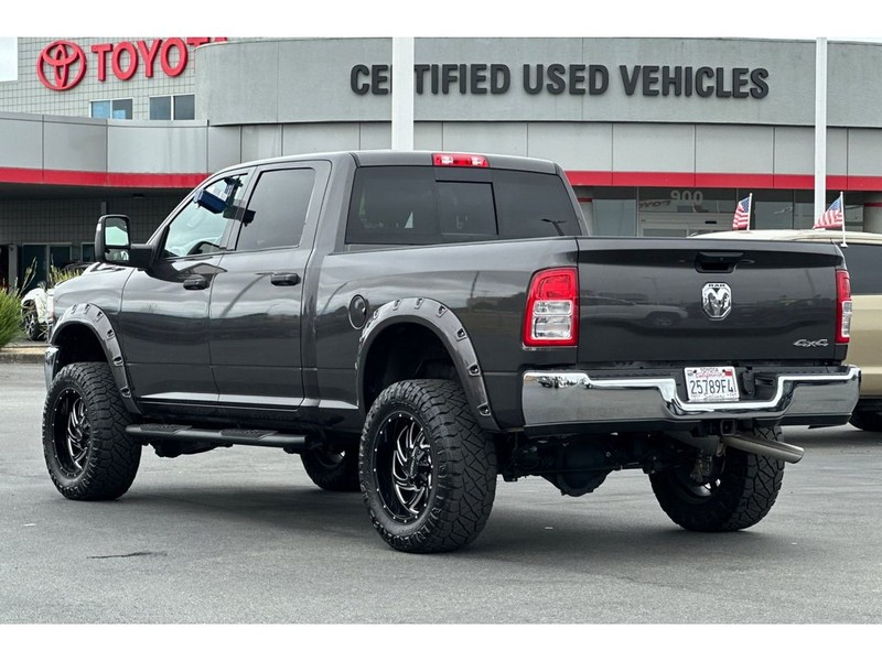 Ram 2500 Vehicle Full-screen Gallery Image 06