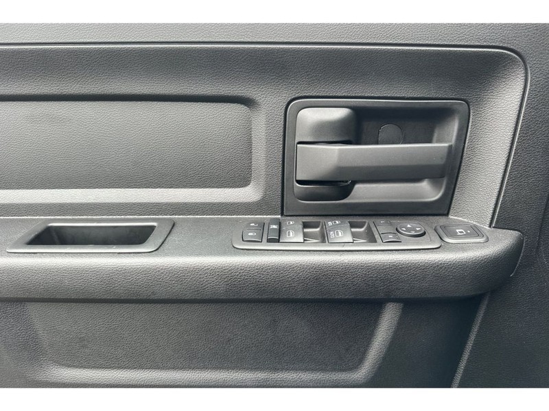 Ram 2500 Vehicle Full-screen Gallery Image 11