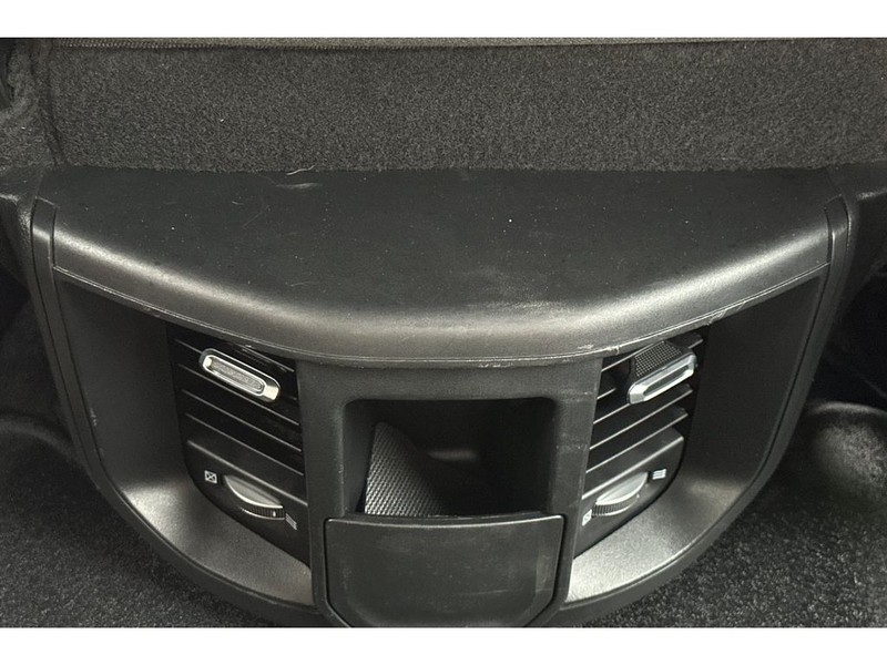 Ram 2500 Vehicle Full-screen Gallery Image 14