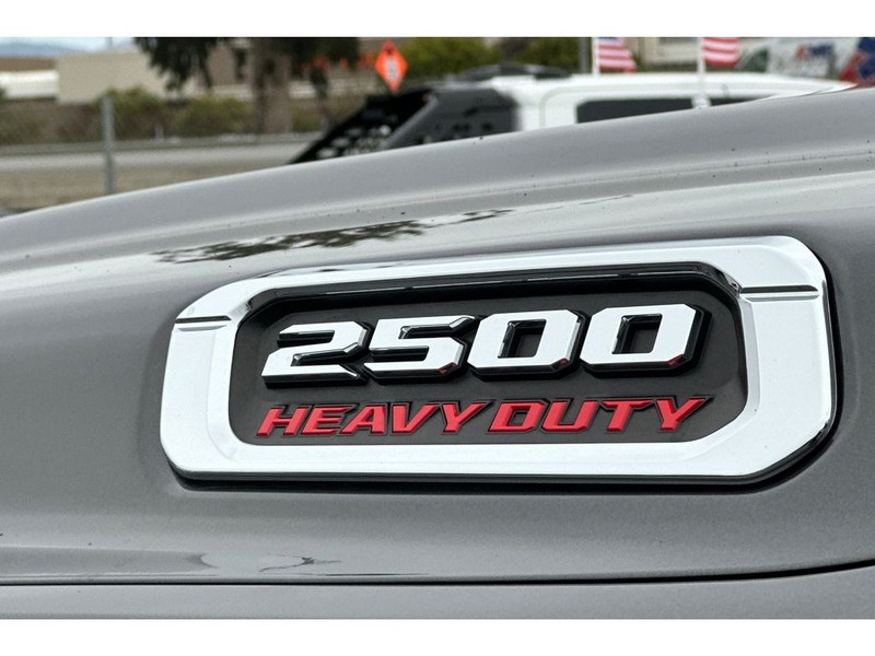 Ram 2500 Vehicle Full-screen Gallery Image 32