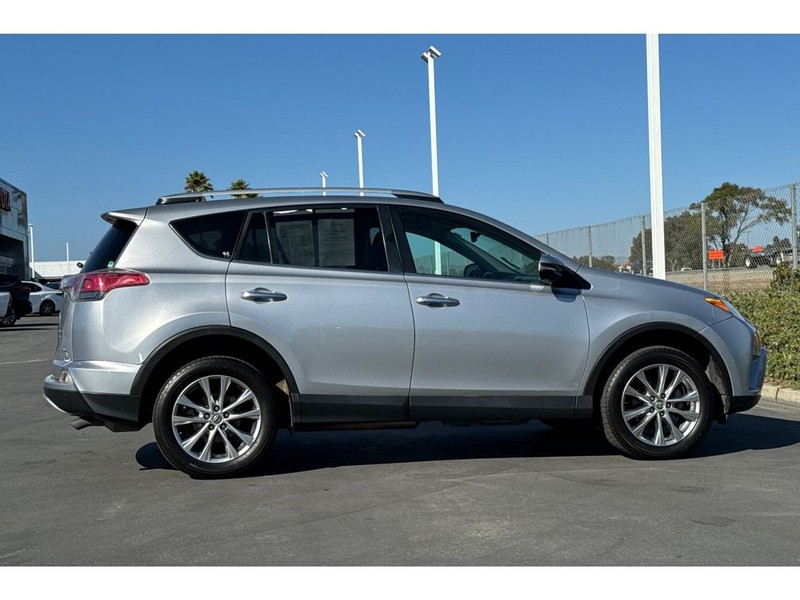 Toyota RAV4 Vehicle Full-screen Gallery Image 03