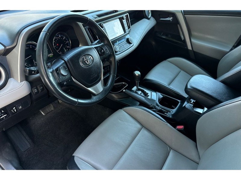 Toyota RAV4 Vehicle Full-screen Gallery Image 10