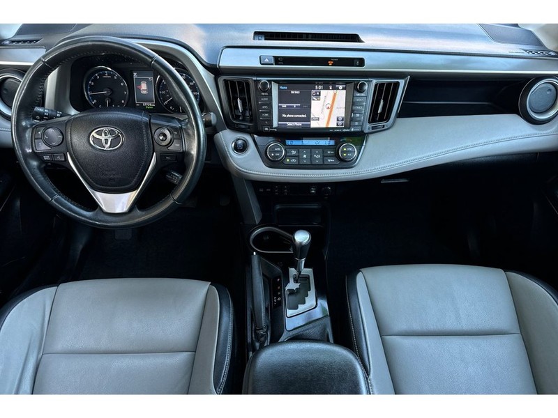 Toyota RAV4 Vehicle Full-screen Gallery Image 14