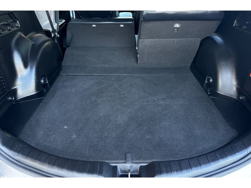 Toyota RAV4 Vehicle Full-screen Gallery Image 16