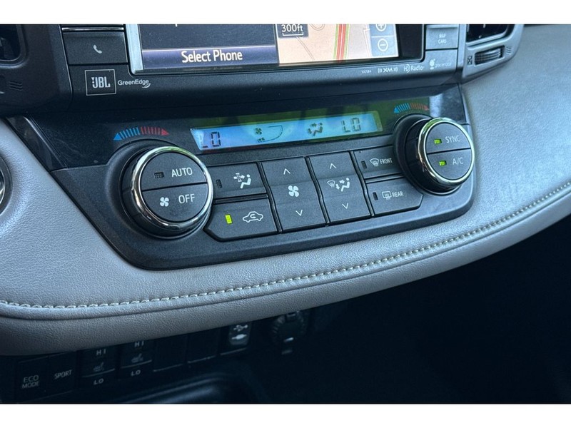 Toyota RAV4 Vehicle Full-screen Gallery Image 20