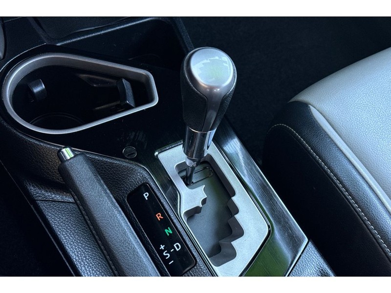Toyota RAV4 Vehicle Full-screen Gallery Image 21
