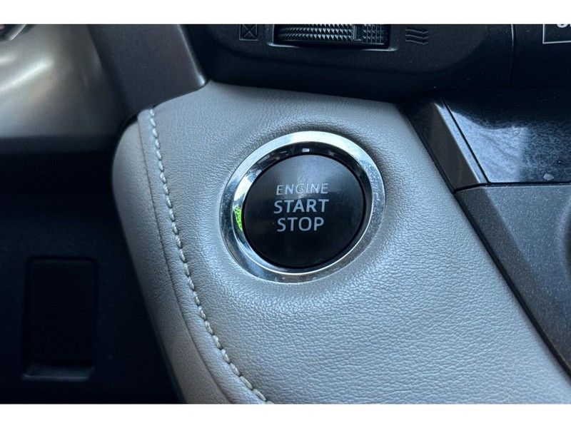 Toyota RAV4 Vehicle Full-screen Gallery Image 22