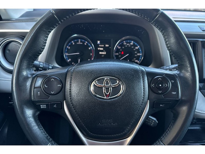 Toyota RAV4 Vehicle Full-screen Gallery Image 23
