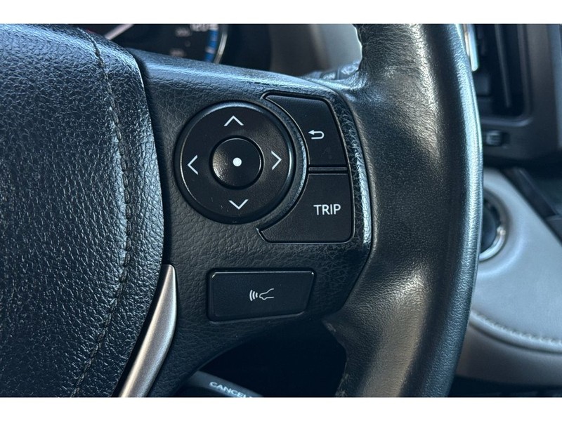 Toyota RAV4 Vehicle Full-screen Gallery Image 25
