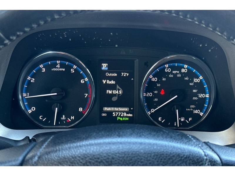 Toyota RAV4 Vehicle Full-screen Gallery Image 26