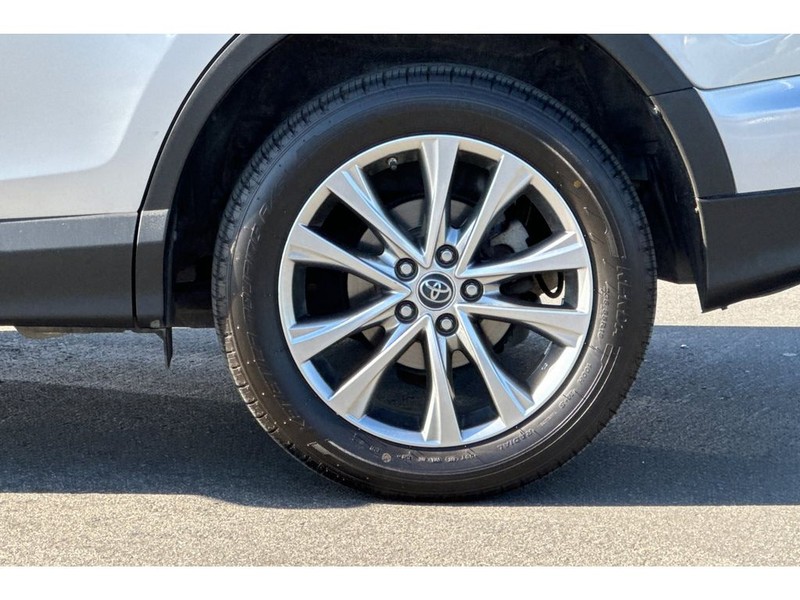 Toyota RAV4 Vehicle Full-screen Gallery Image 29