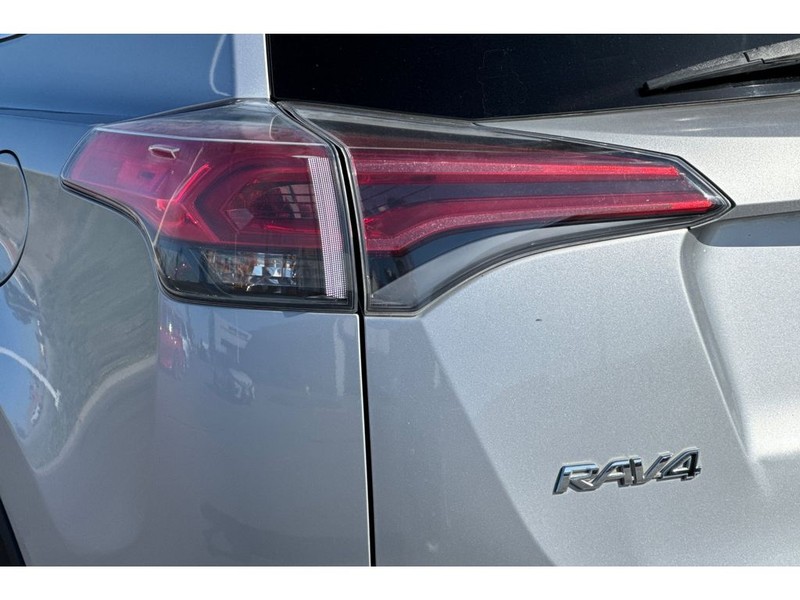 Toyota RAV4 Vehicle Full-screen Gallery Image 30
