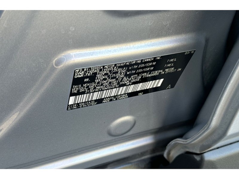 Toyota RAV4 Vehicle Full-screen Gallery Image 31