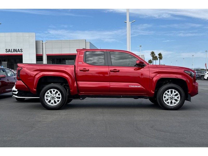Toyota Tacoma Vehicle Full-screen Gallery Image 03