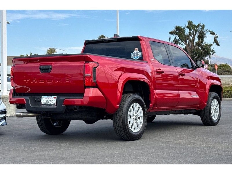 Toyota Tacoma Vehicle Full-screen Gallery Image 04