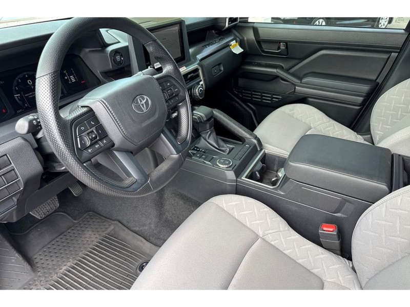 Toyota Tacoma Vehicle Full-screen Gallery Image 10
