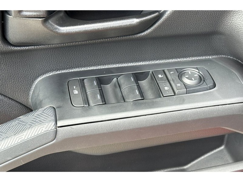 Toyota Tacoma Vehicle Full-screen Gallery Image 12