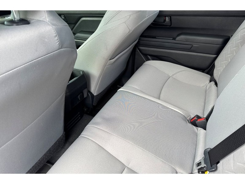 Toyota Tacoma Vehicle Full-screen Gallery Image 13