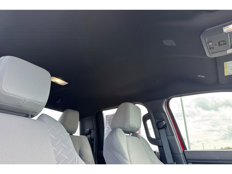 Toyota Tacoma Vehicle Full-screen Gallery Image 17