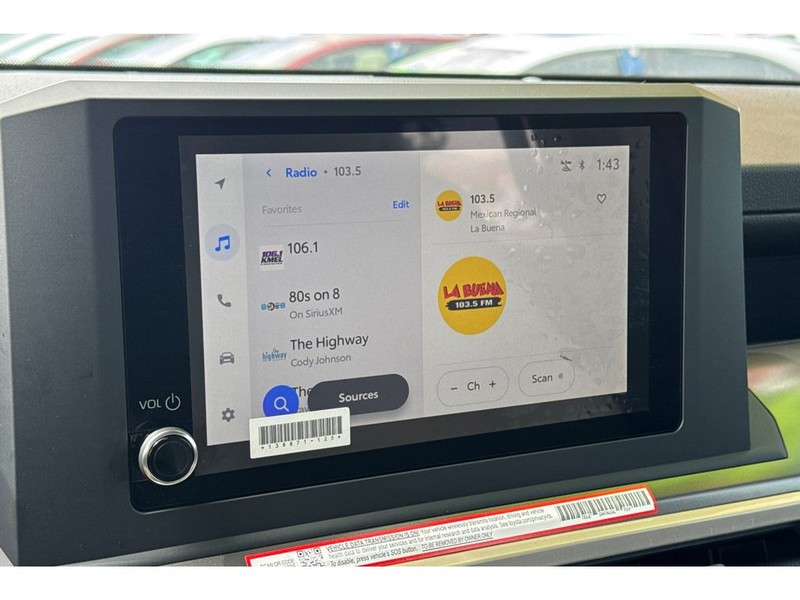 Toyota Tacoma Vehicle Full-screen Gallery Image 19