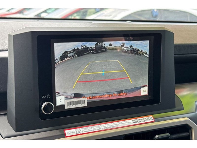 Toyota Tacoma Vehicle Full-screen Gallery Image 20