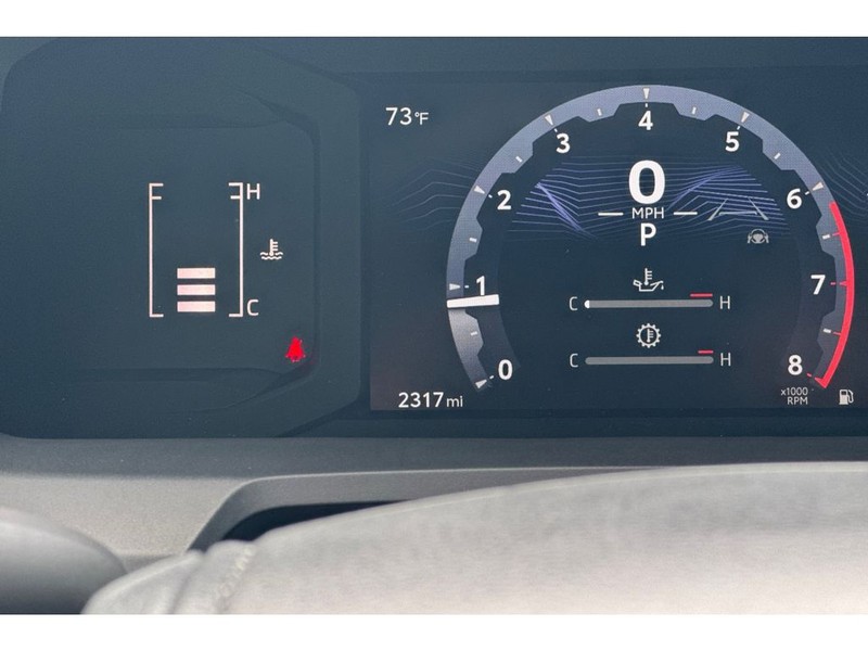 Toyota Tacoma Vehicle Full-screen Gallery Image 28