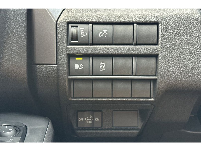 Toyota Tacoma Vehicle Full-screen Gallery Image 29