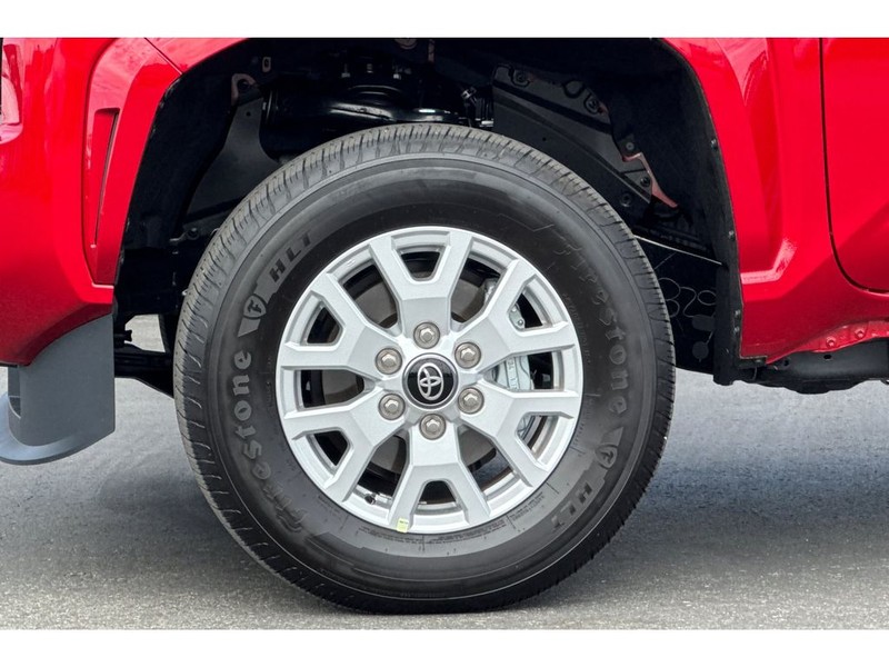 Toyota Tacoma Vehicle Full-screen Gallery Image 30