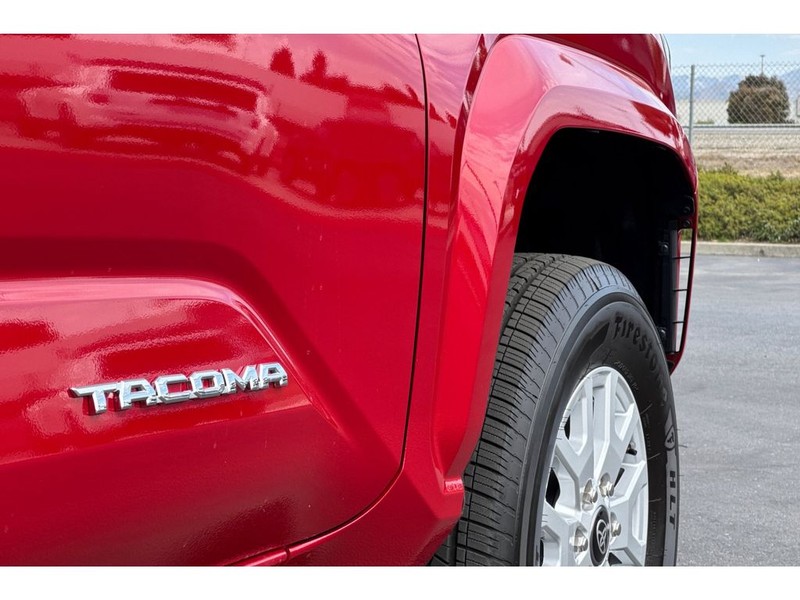 Toyota Tacoma Vehicle Full-screen Gallery Image 31
