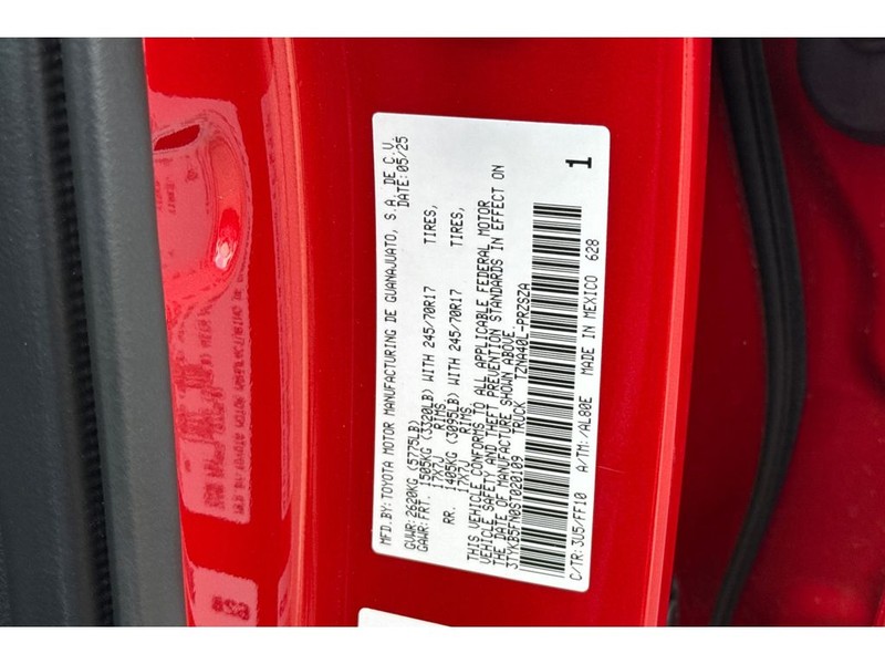 Toyota Tacoma Vehicle Full-screen Gallery Image 32