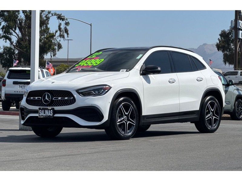 Mercedes-Benz GLA Vehicle Full-screen Gallery Image 08