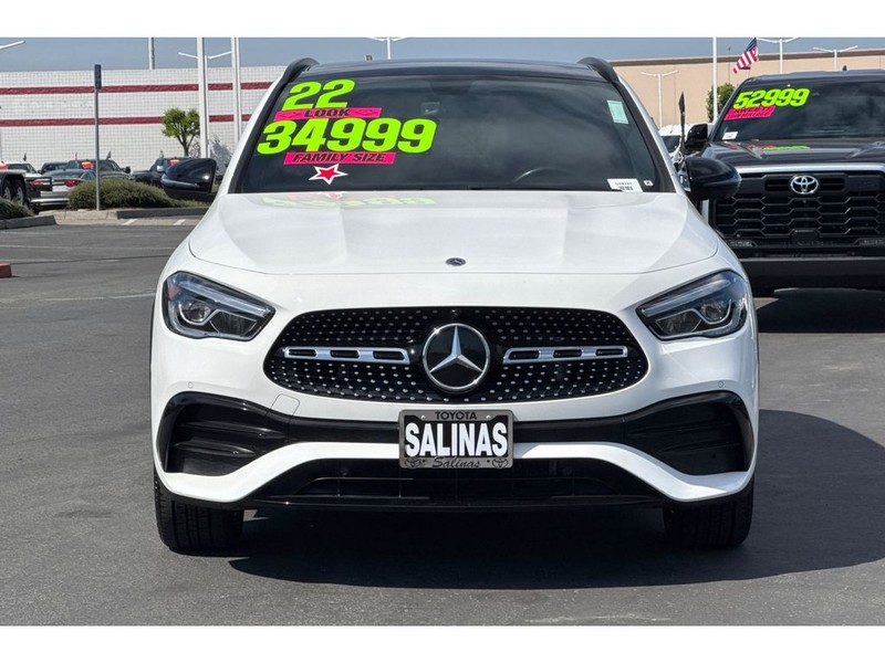 Mercedes-Benz GLA Vehicle Full-screen Gallery Image 09