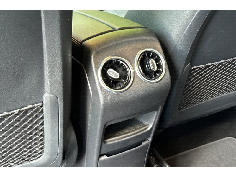 Mercedes-Benz GLA Vehicle Full-screen Gallery Image 14