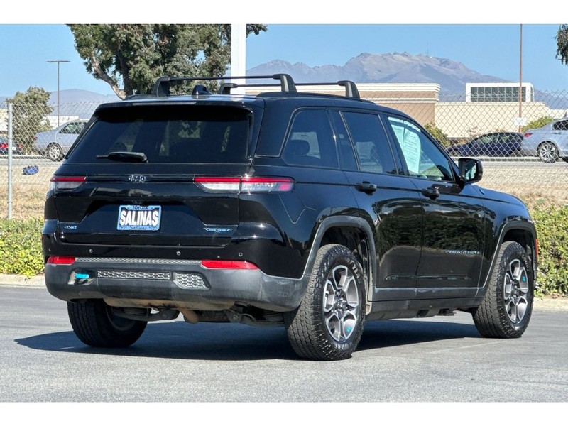 Jeep Grand Cherokee 4xe Vehicle Full-screen Gallery Image 04