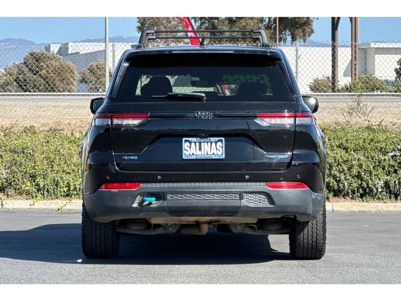 Jeep Grand Cherokee 4xe Vehicle Full-screen Gallery Image 05
