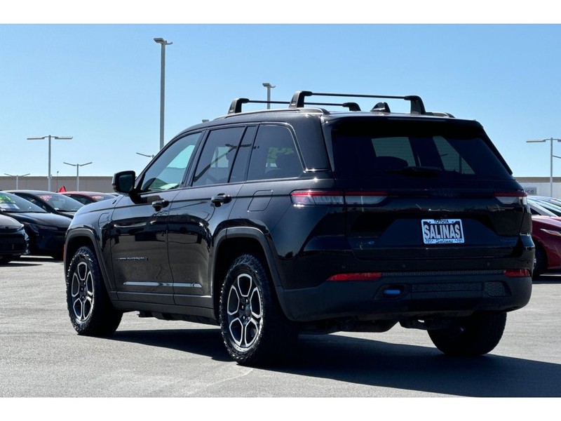 Jeep Grand Cherokee 4xe Vehicle Full-screen Gallery Image 06