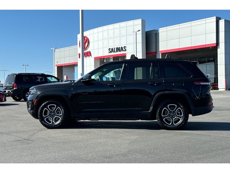 Jeep Grand Cherokee 4xe Vehicle Full-screen Gallery Image 07