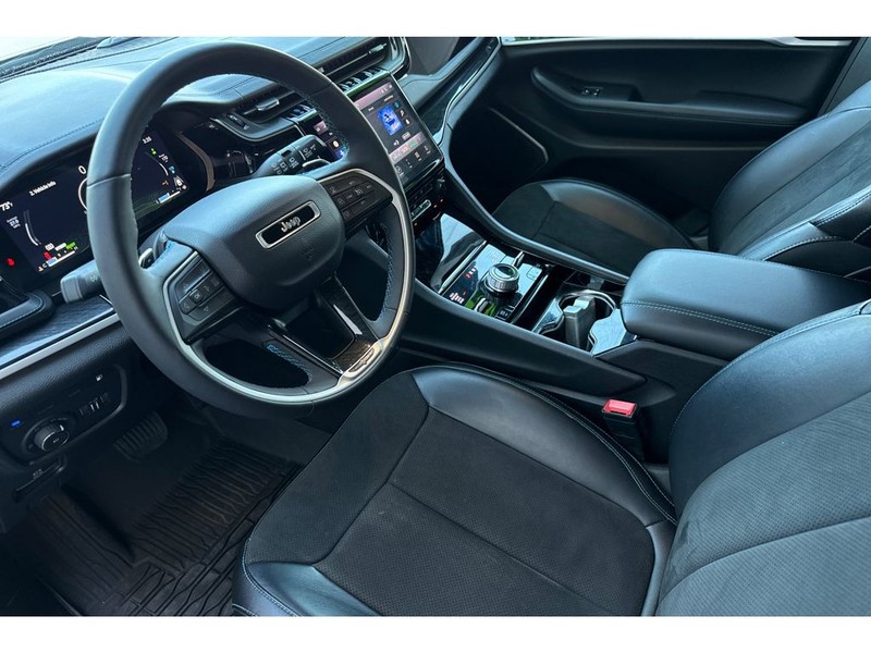 Jeep Grand Cherokee 4xe Vehicle Full-screen Gallery Image 10