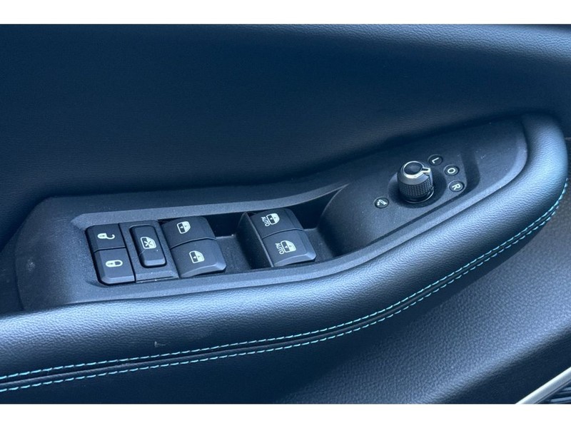 Jeep Grand Cherokee 4xe Vehicle Full-screen Gallery Image 12