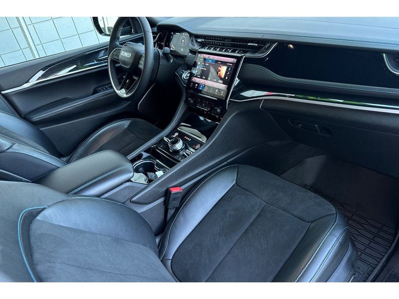 Jeep Grand Cherokee 4xe Vehicle Full-screen Gallery Image 17