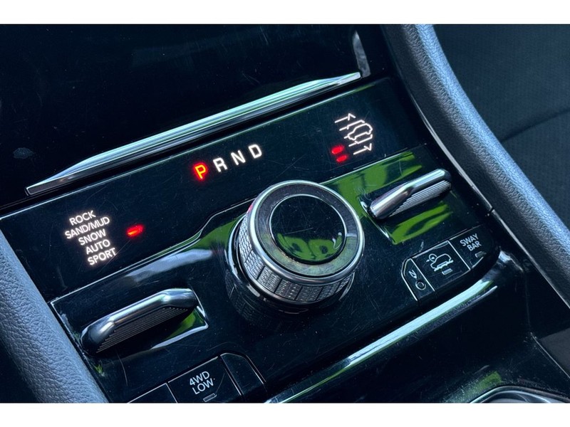 Jeep Grand Cherokee 4xe Vehicle Full-screen Gallery Image 21