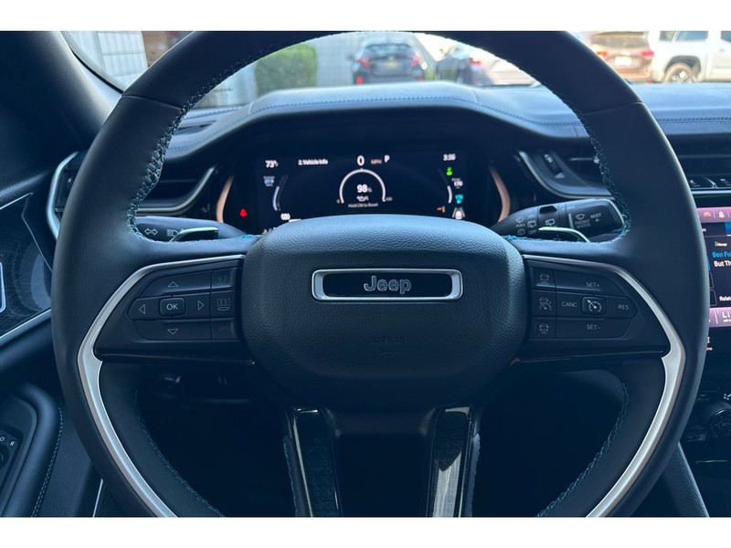 Jeep Grand Cherokee 4xe Vehicle Full-screen Gallery Image 23